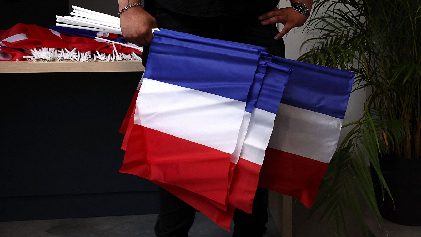 Francia celebra la segunda vuelta de sus elecciones legislativas