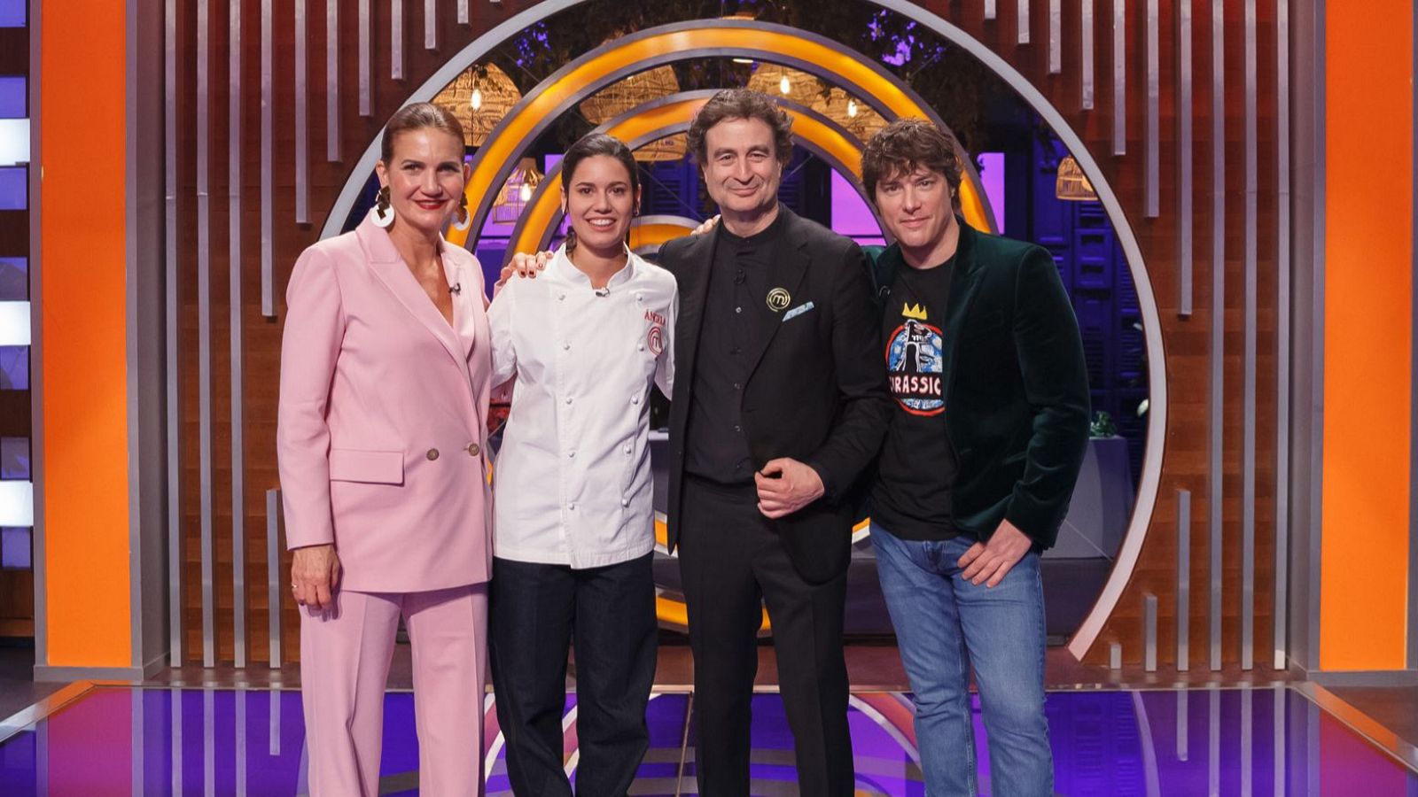 ‘MasterChef’ realiza un cocinado solidario en Plasencia con la ayuda de Raquel Sánchez Silva