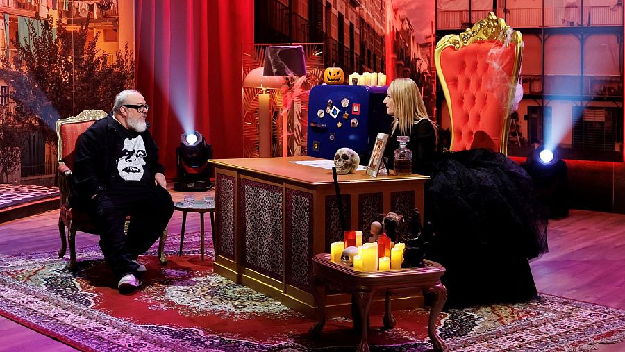 ‘Al cielo con ella’ celebra Halloween con Álex de la Iglesia y Mónica Ojeda