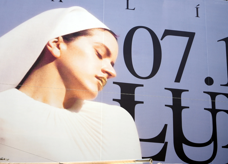 Carlos del Amor entrevista a la cantante Rosalía en el ‘Telediario’