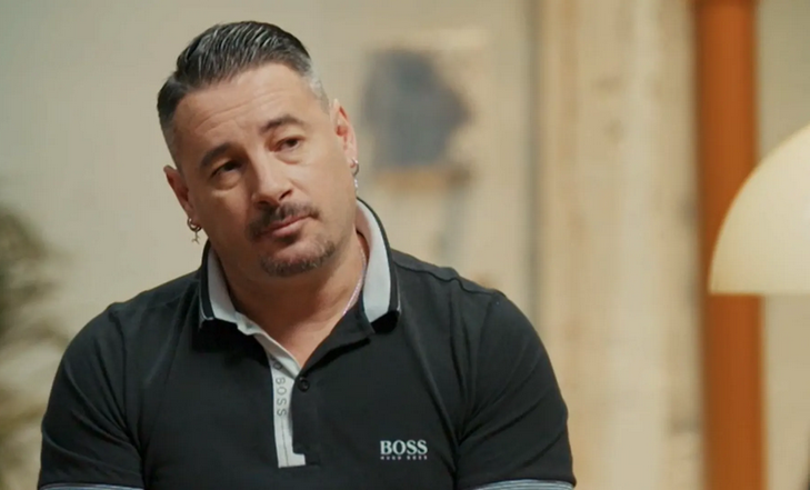 Andy Morales, Roro y Pedro Ruiz se sientan en el sofá de ‘Ex. La vida después’