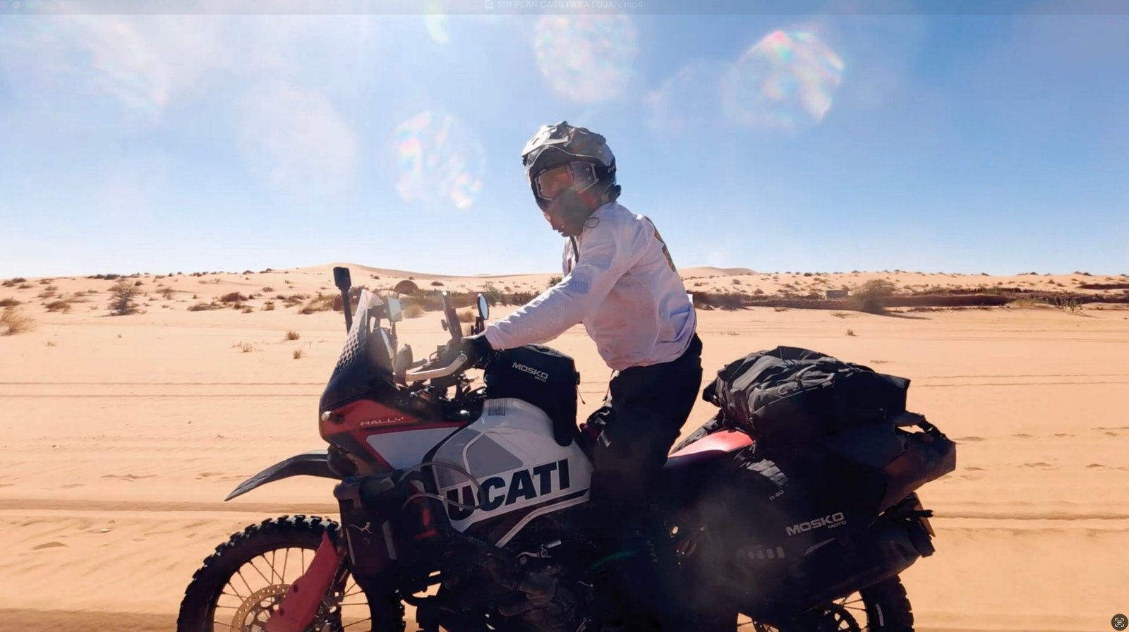 La 2 estrena ‘Sin plan’, un viaje a bordo de la moto del aventurero Charly Sinewan